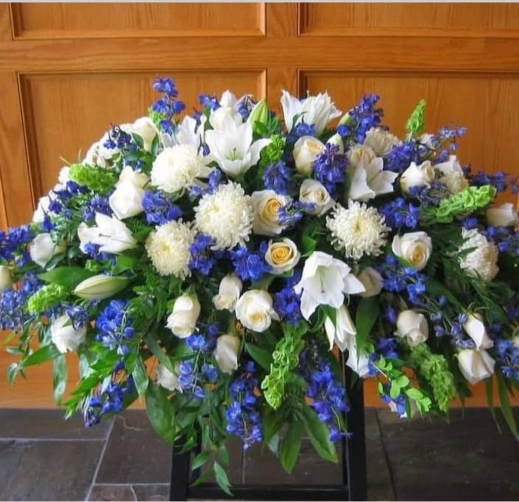 Cubre caja floral blanco y azul