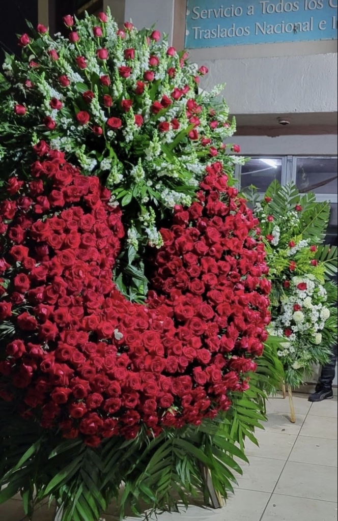 Corona de rosas gigante