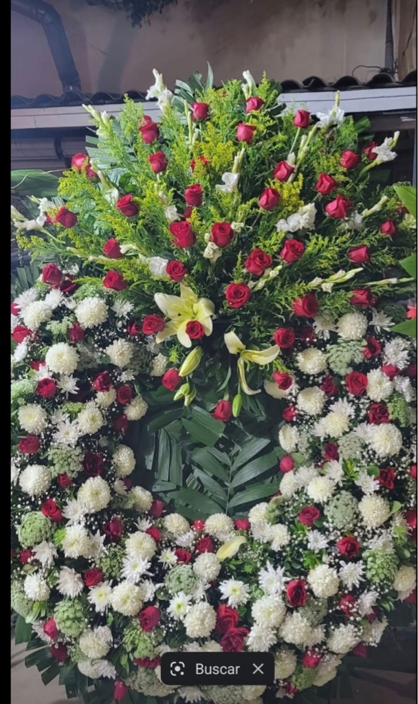 Corona funeraria rosas, polar y lirios