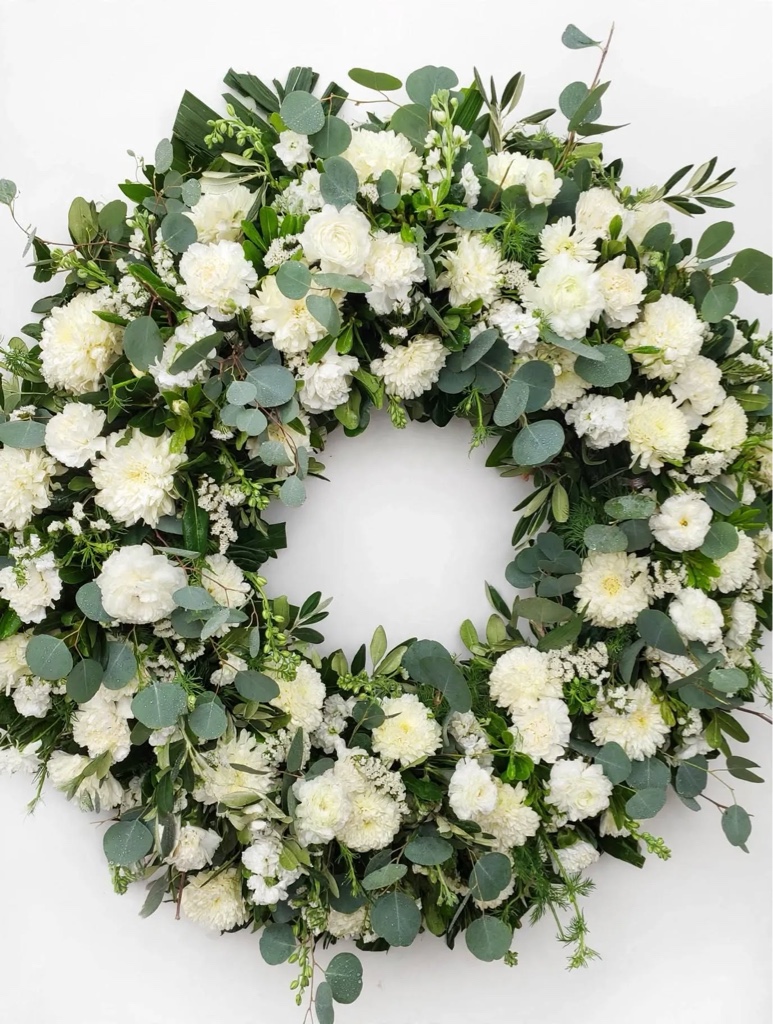 Corona floral blanca