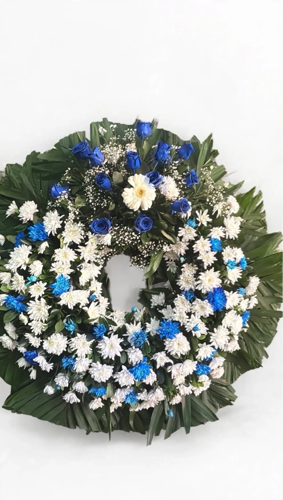 Corona fúnebre azul con blanco grande