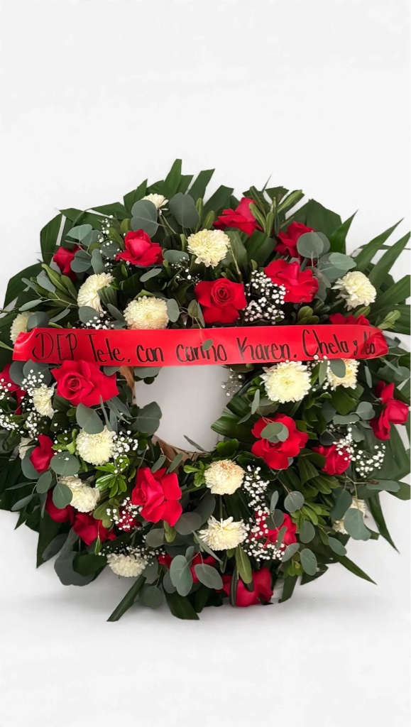 Corona floral roja