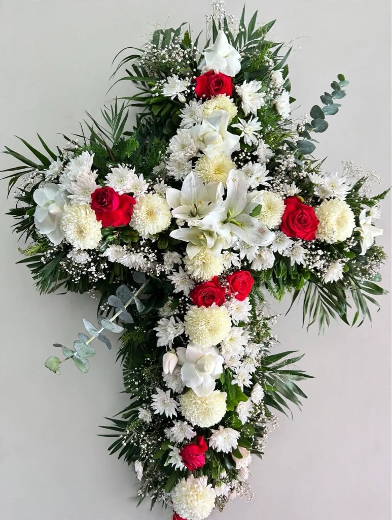 Cruz floral blanca y roja