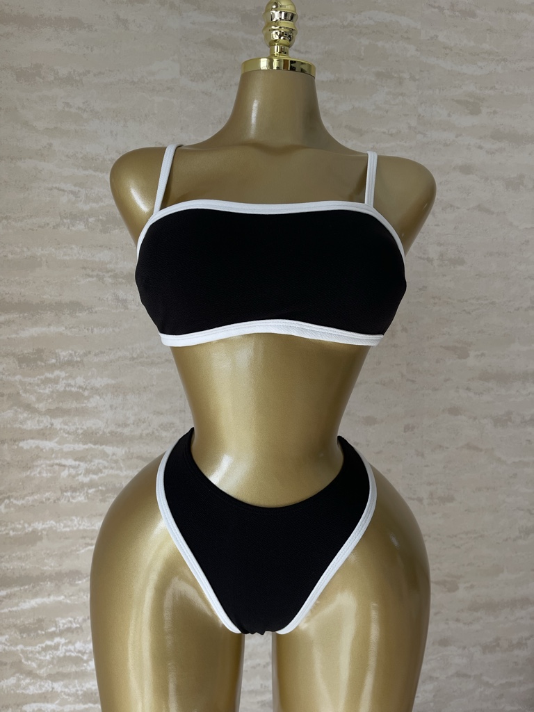 Traje de baño negro y blanco