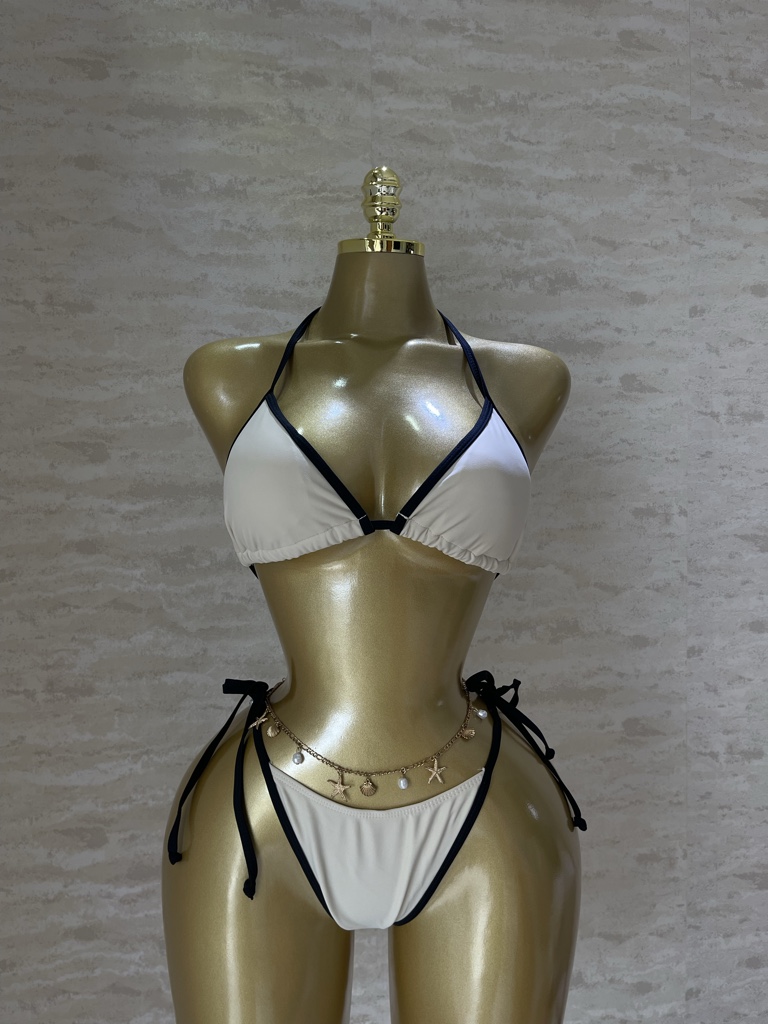 Bikini crema y bordes negro