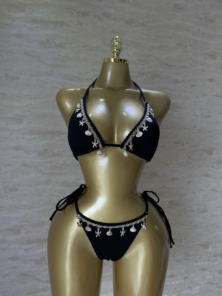 Traje de baño negro, detalles marítimos