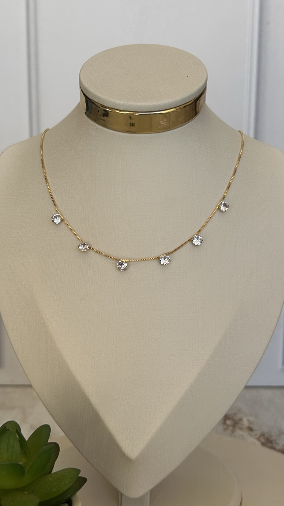 Chocker dorado con punto luz