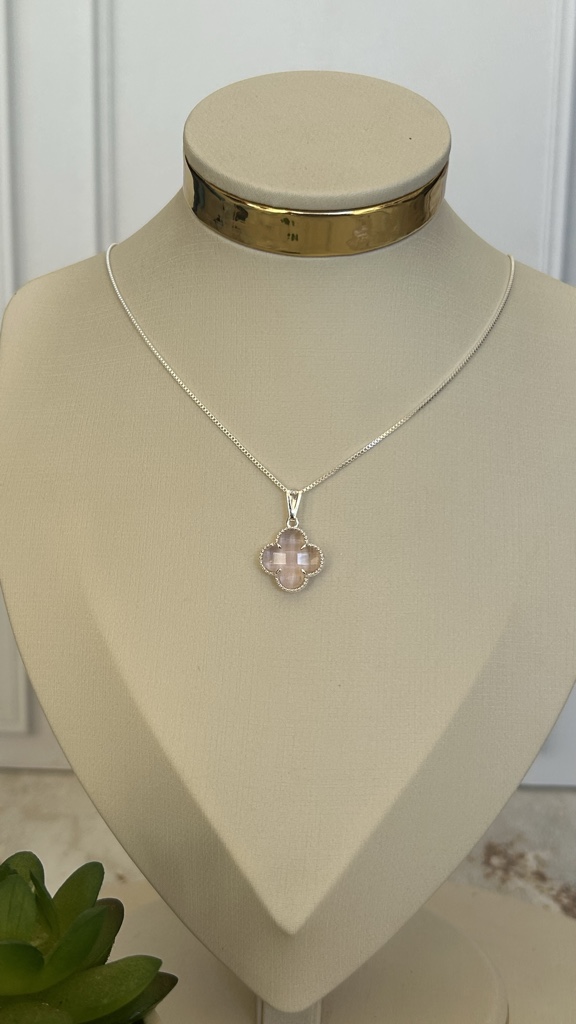 Collar plateado vaan rosada