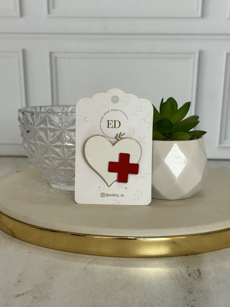 ED corazón rojo broche