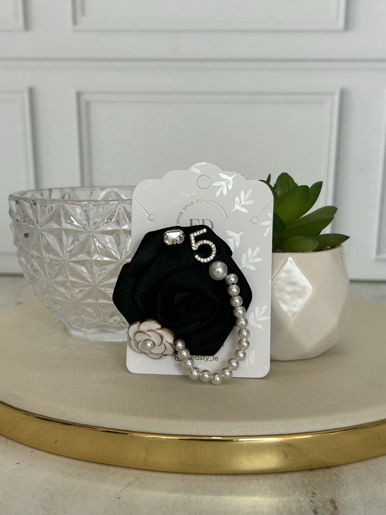 Broche negro perlas