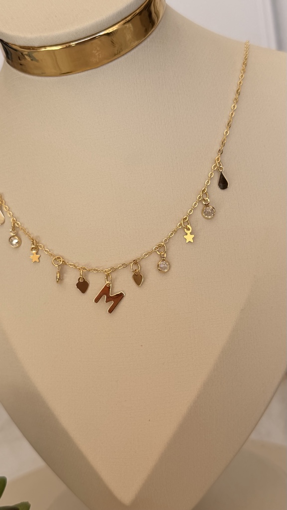 Collar inicial dorado dijes