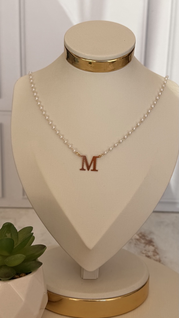 Collar inicial perlas