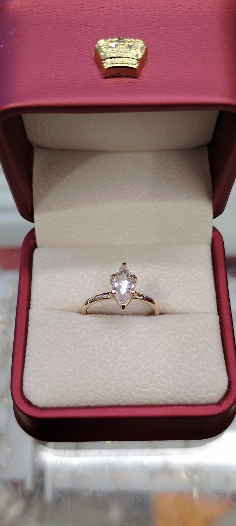 Anillo compromiso marquise en oro 18 k y diamante