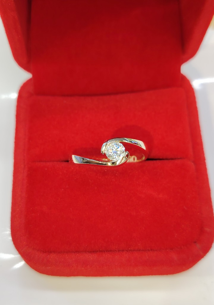Anillo Luna en oro de 18 k y diamante