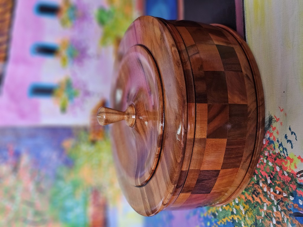 Olla de madera para guardar alimentos