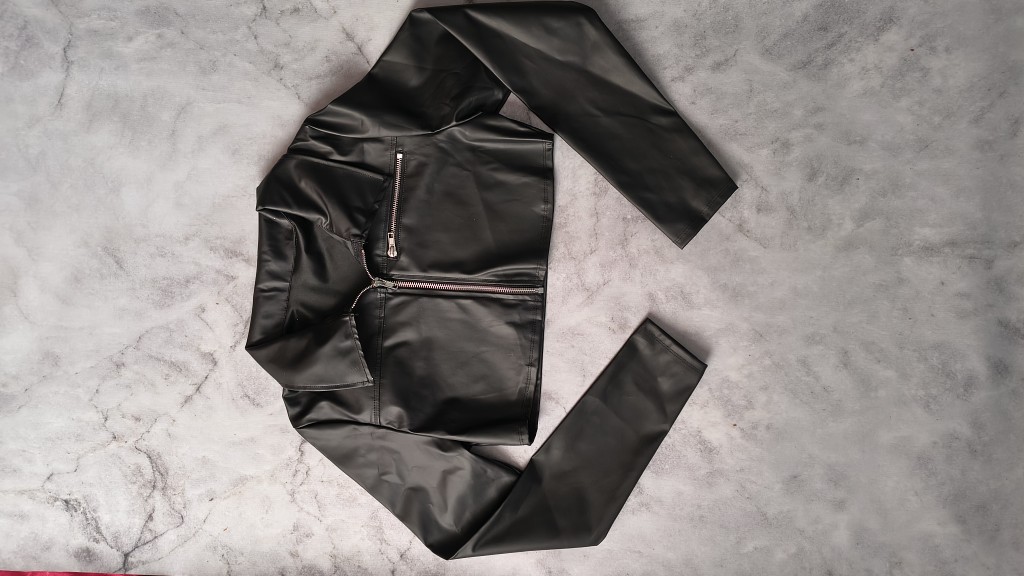 Campera Cuerina Corta
