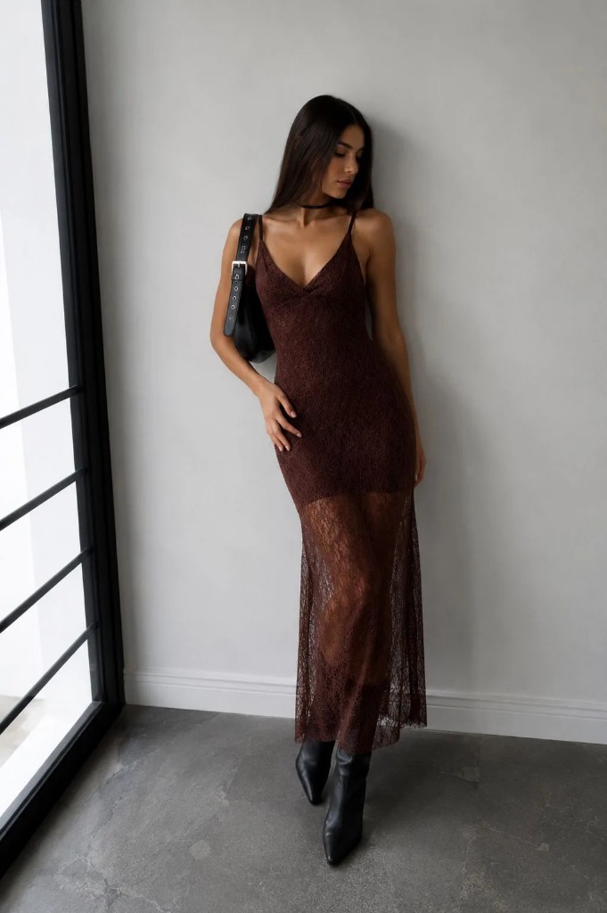 Vestido encaje largo escote cruzado negro