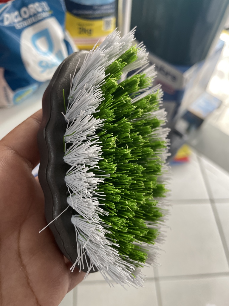 Escova de Roupa Plastica Oval