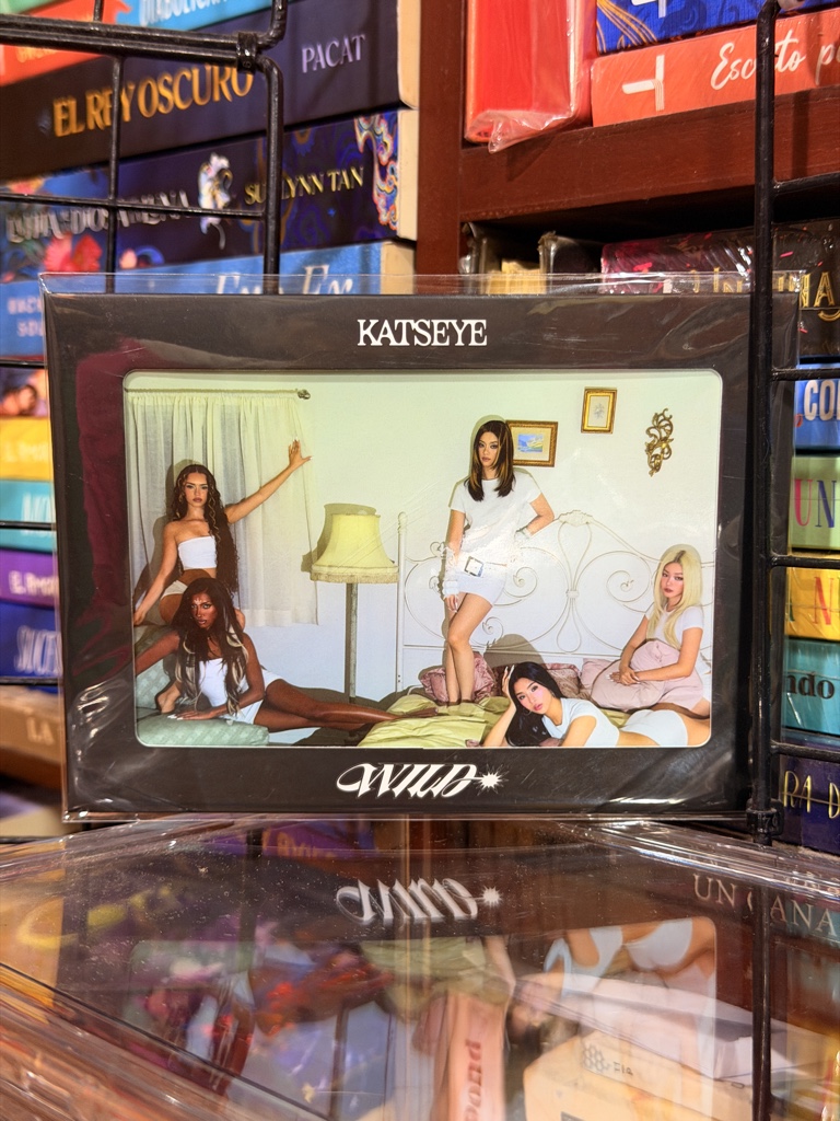 KATSEYE - PHOTO STAND POB