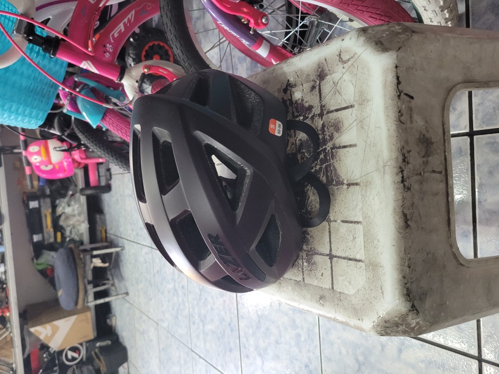 Casco LAZER Tonic Kineticore CE-CPSC/ Matte Cosmic Berry Black