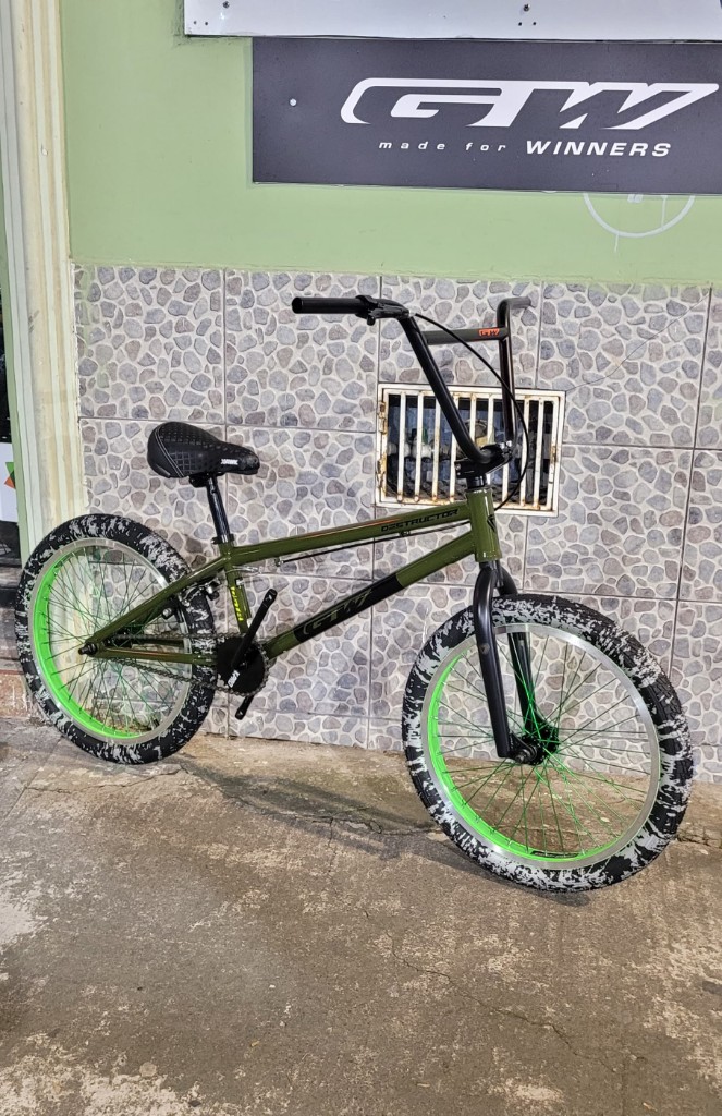 Bicicleta BMX GW DESTRUCTOR 20 VERDE MILITAR
