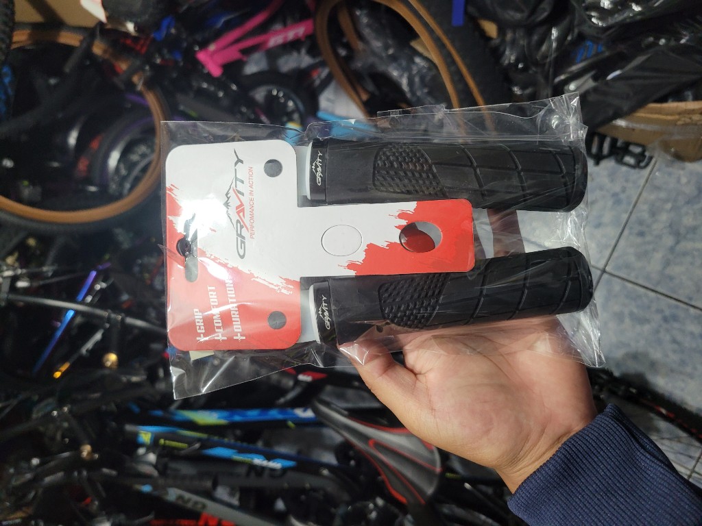 Grip GRAVITY 135mm TPR GRP-334 black c/seguro