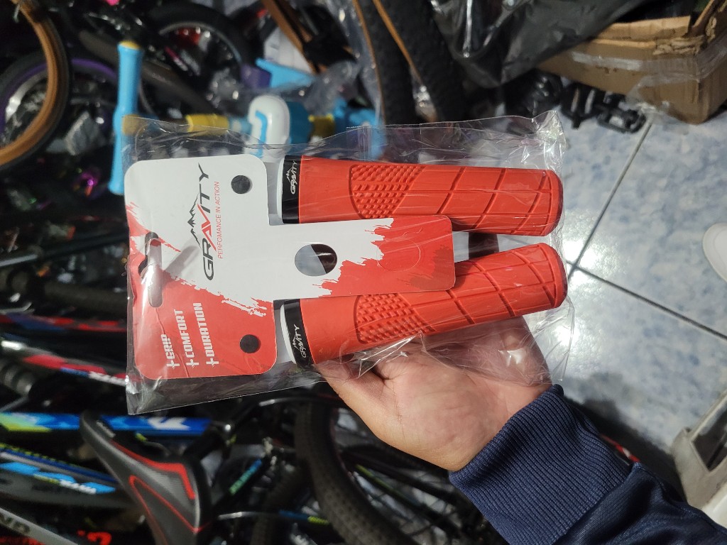 [BC-GRI218] Grip GRAVITY 130mm TPR GRP-3438 red c/seguro black