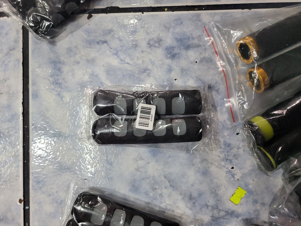MANUBRIO MTB DE ESPUMA LF-212 NEGRO/GRIS