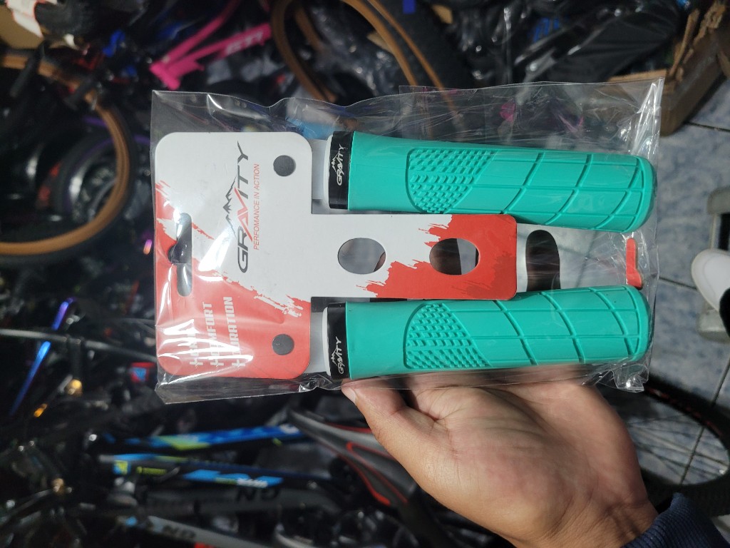 Grip GRAVITY 135mm TPR GRP-334 cyan c/seguro