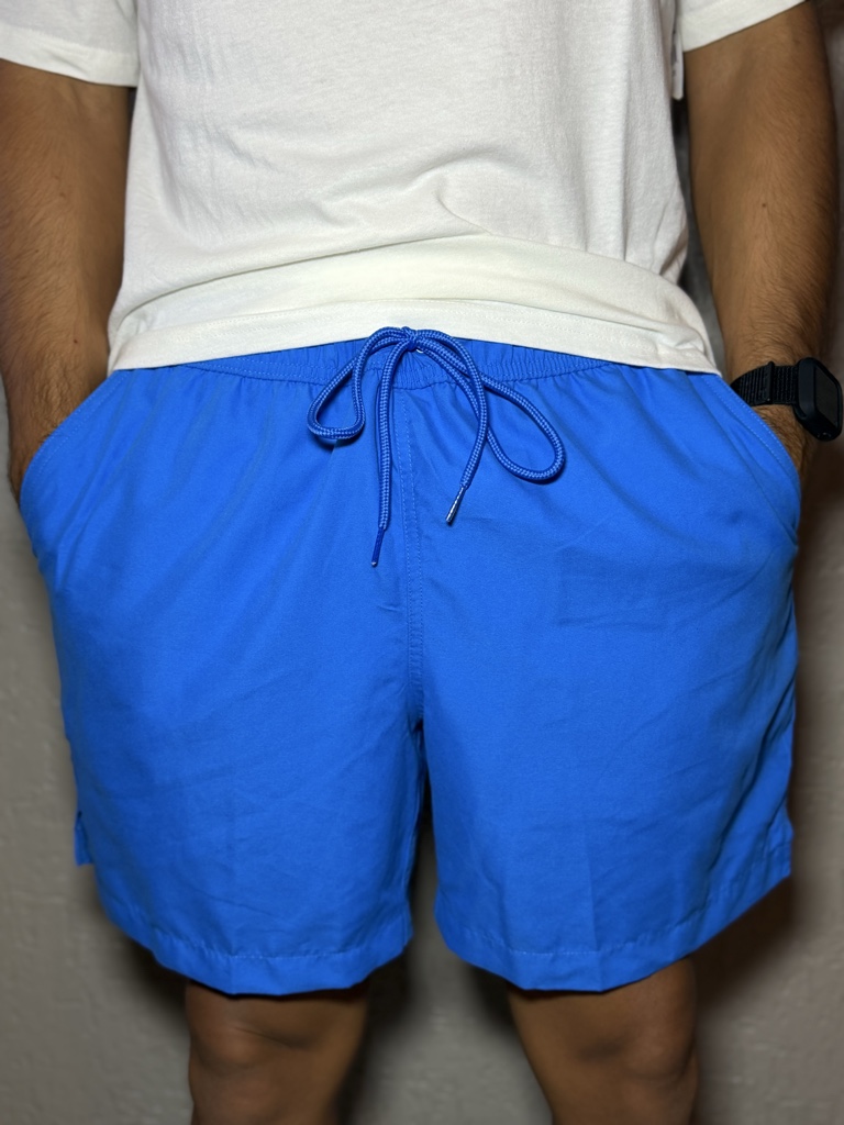 Short deportivo azul rey
