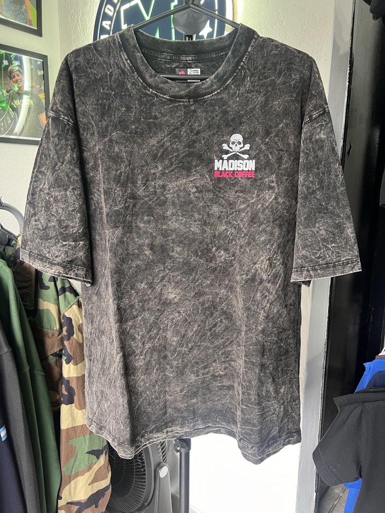 Madison Black Coffee remera negra