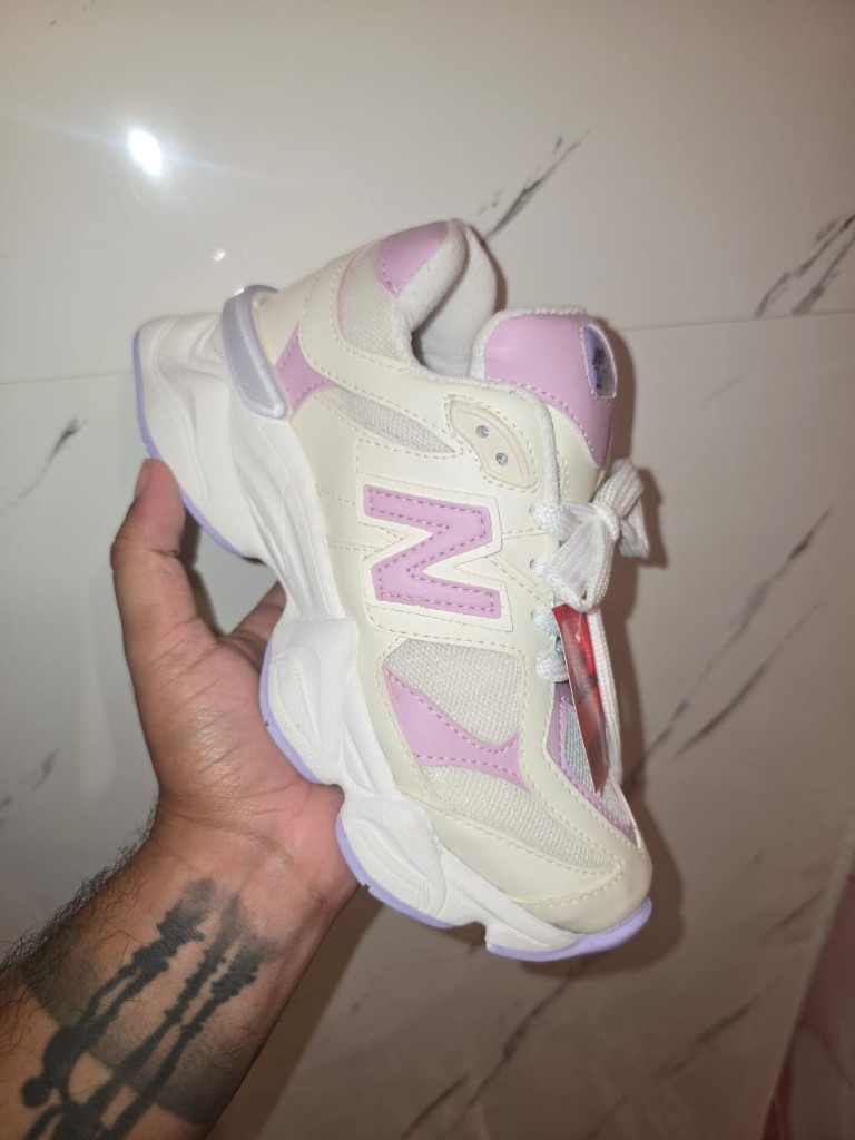New balance crema con rosado
