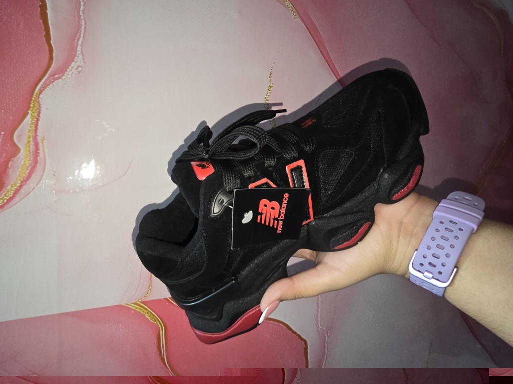 New balance negro con rojo