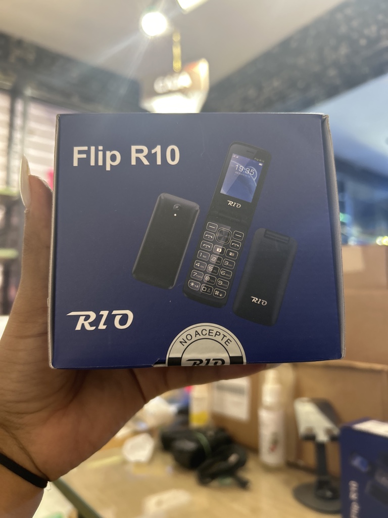 Celular R10 Flip Tapita