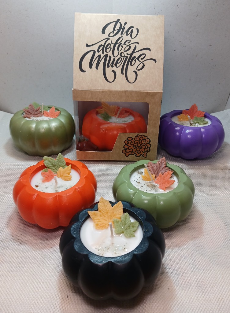 Calabaza gordita con hojas maple
