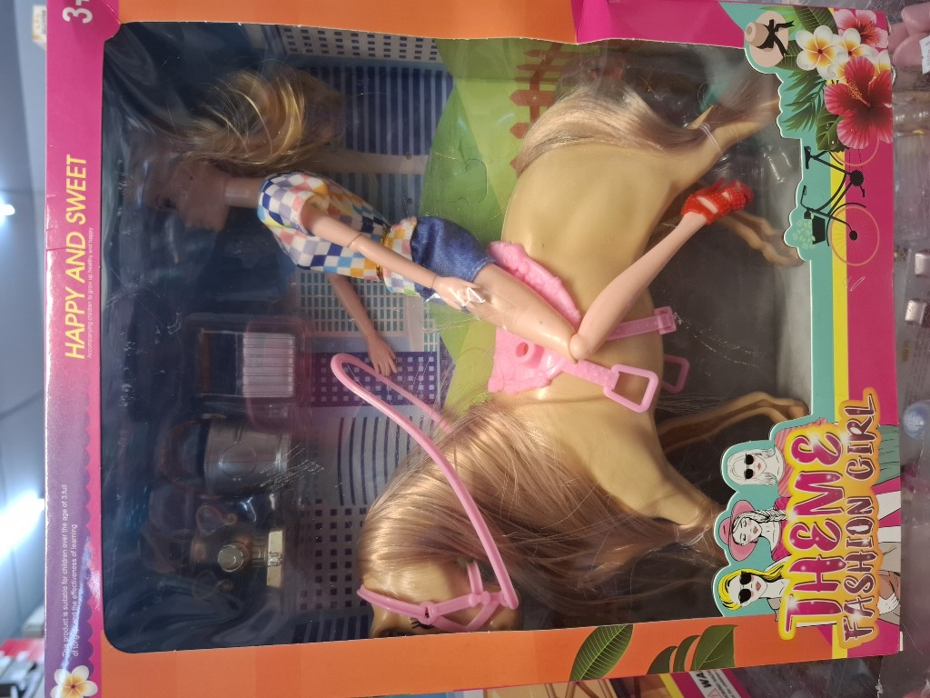 Muñeca cn caballo .acc