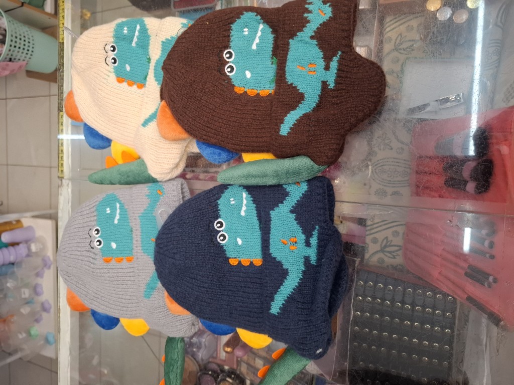 Gorro dinosaurio cn cola