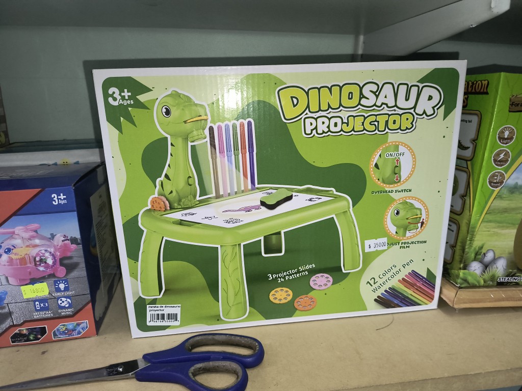 Mesita dinosaurio proyector