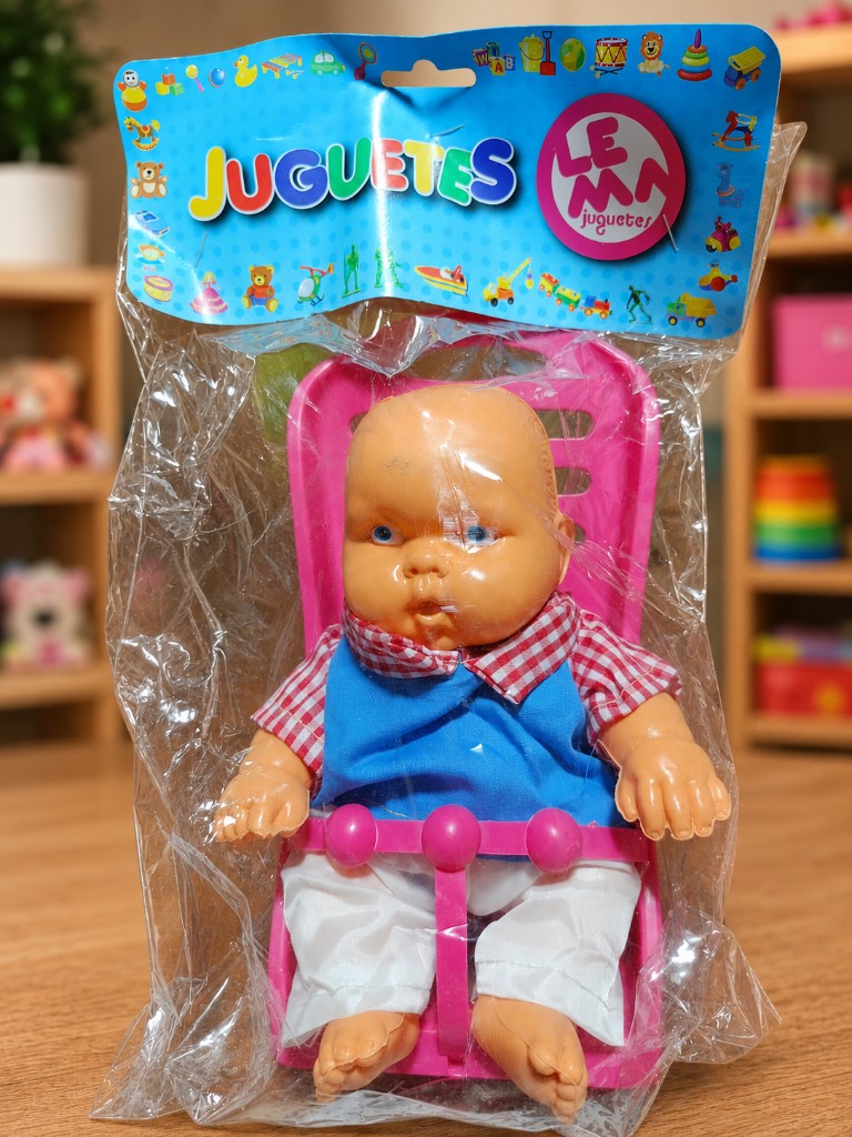 MUÑECO CON SILLA