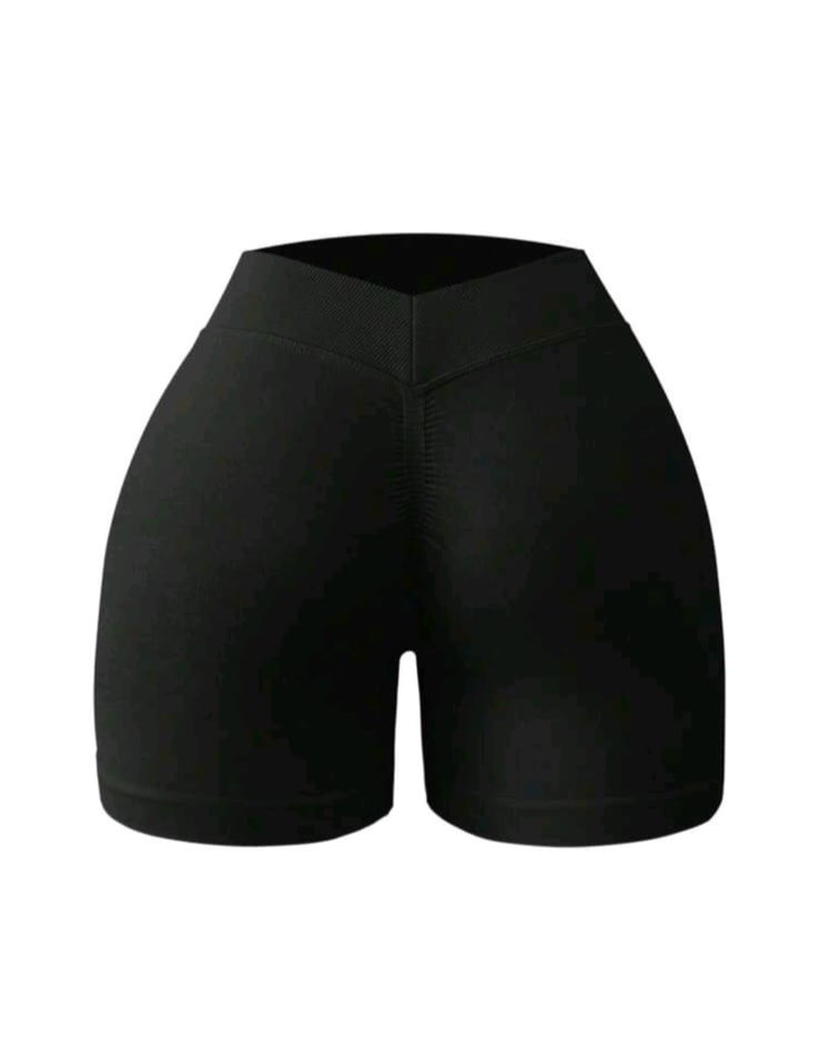 Short negro con corte trasero en V