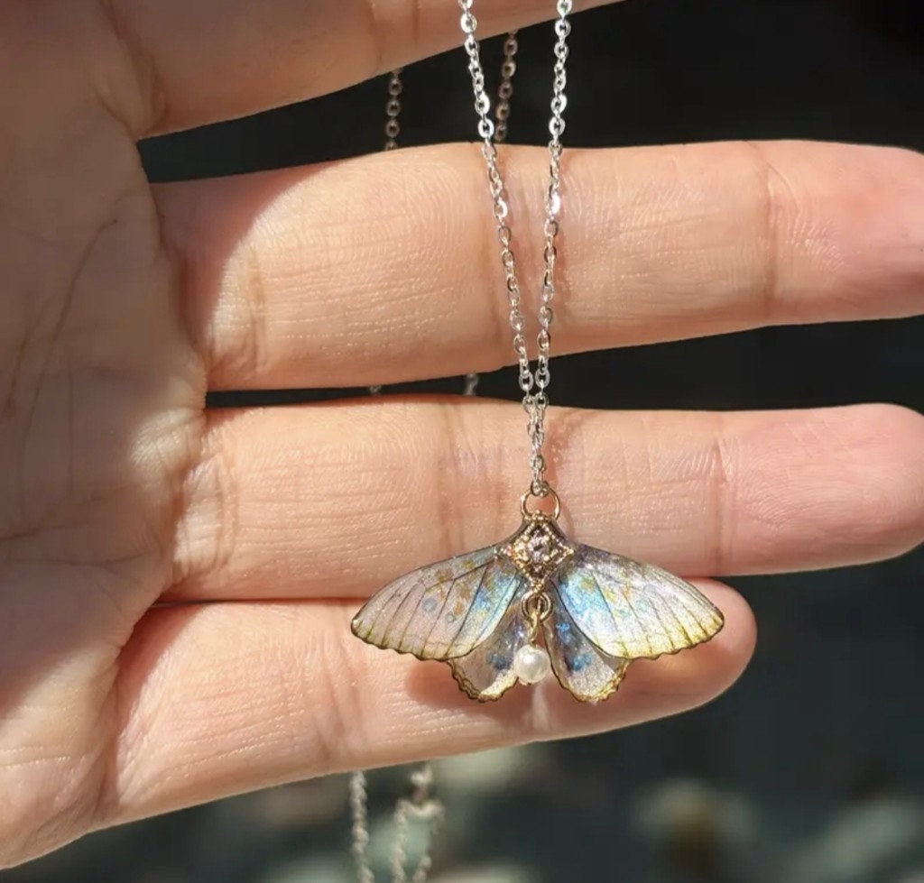 Collar Plateado Mariposa