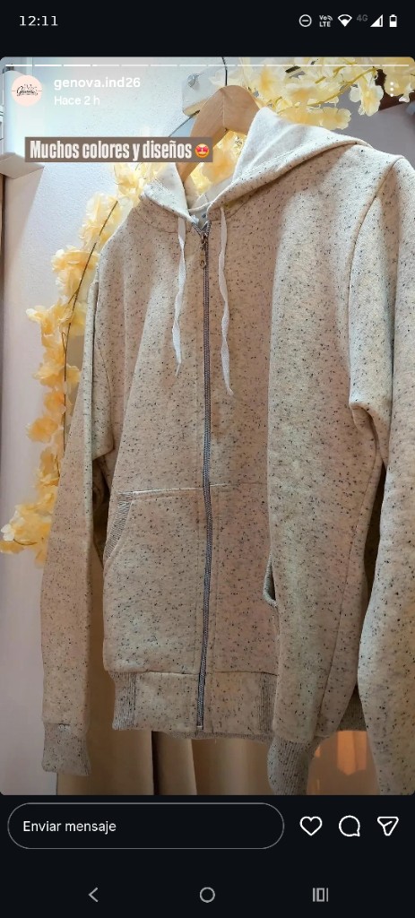 Campera beige canguro con capucha