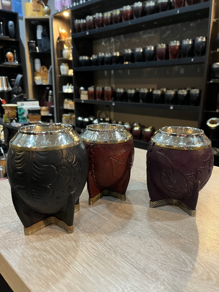 mate torpedo de calabaza, cuero repujado c virola de alpaca cince y base de alpaca