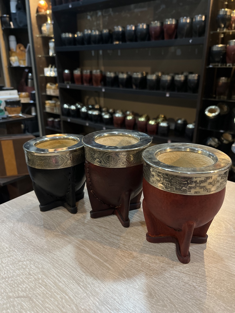 MATE IMP. DE CALABAZA, CUERO Y VIROLA DE ALPACA LISA