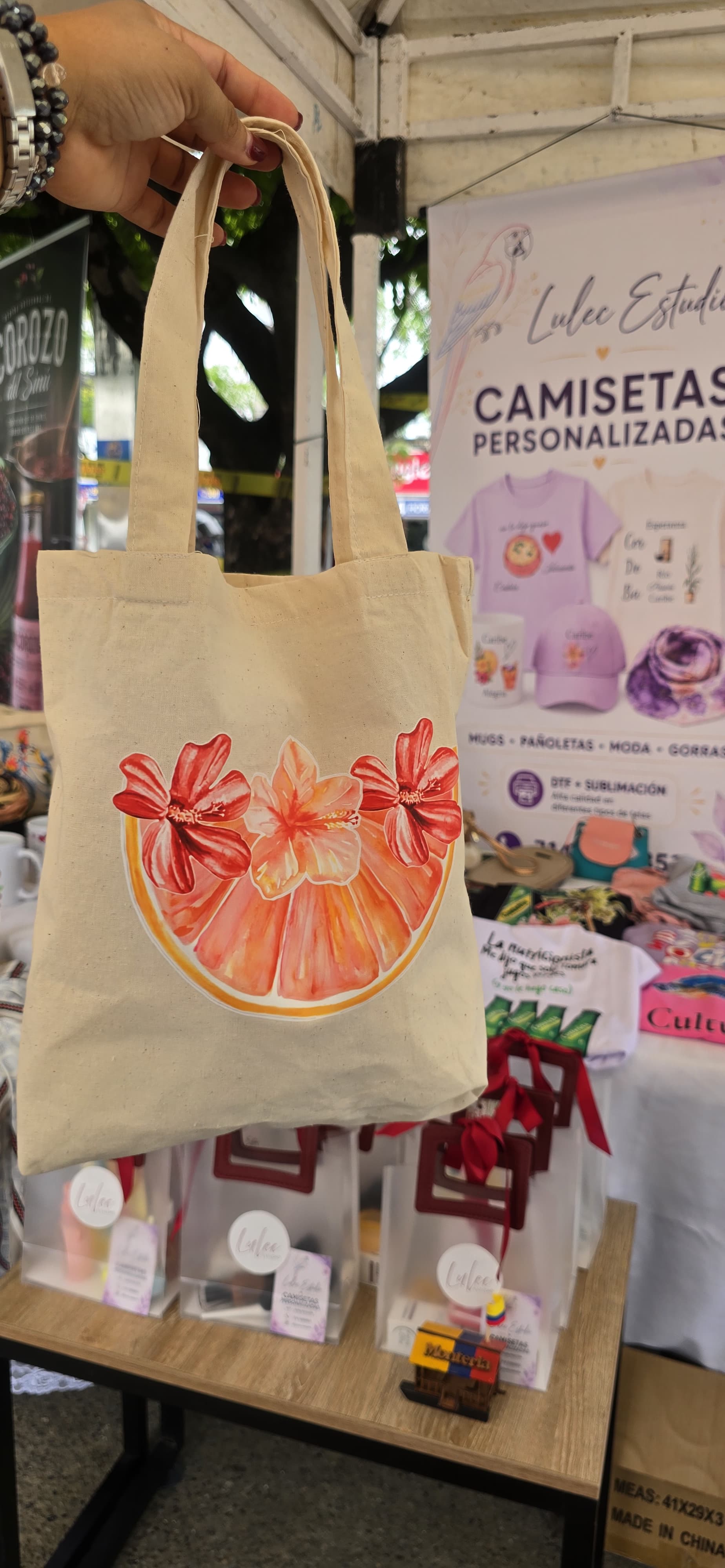 Bolsa tote de tela con estampado floral de naranja
