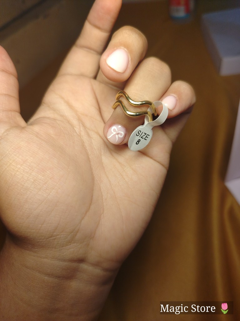 Anillo dorado acanalado