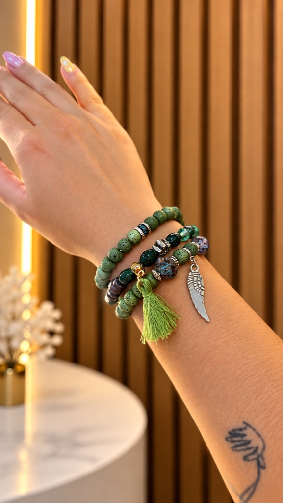 Pulsera verde con dije