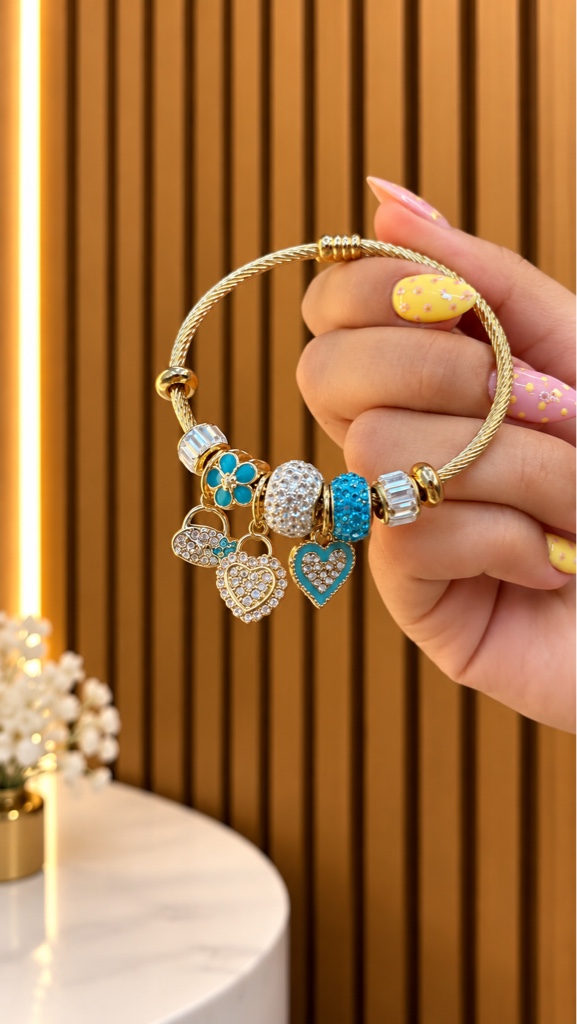 Pulsera dorada dijes corazon