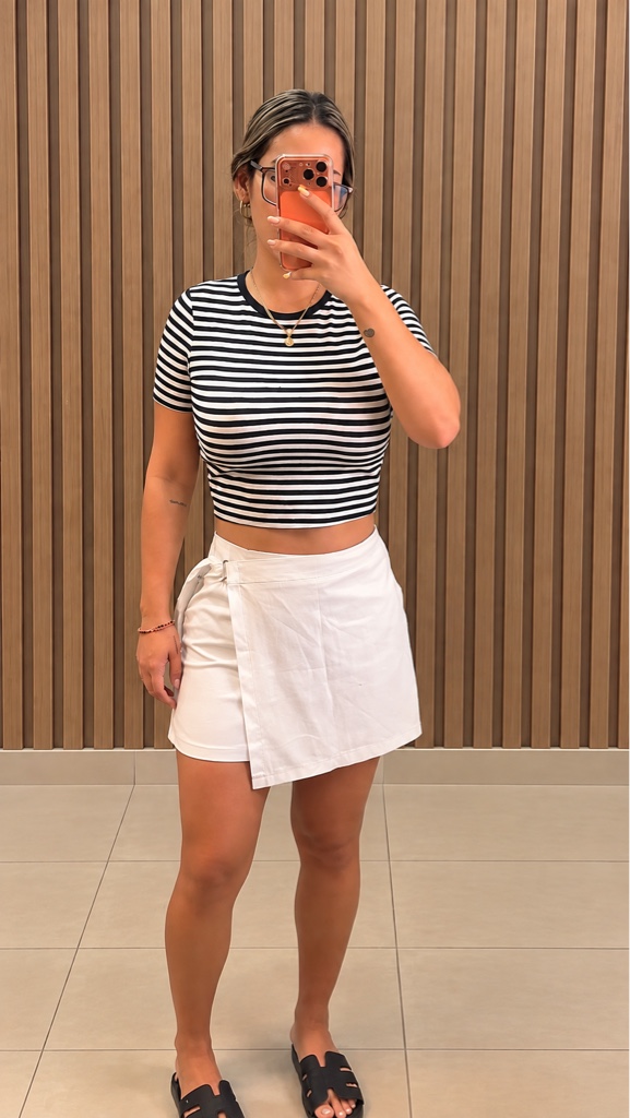 Falda blanca cruzada