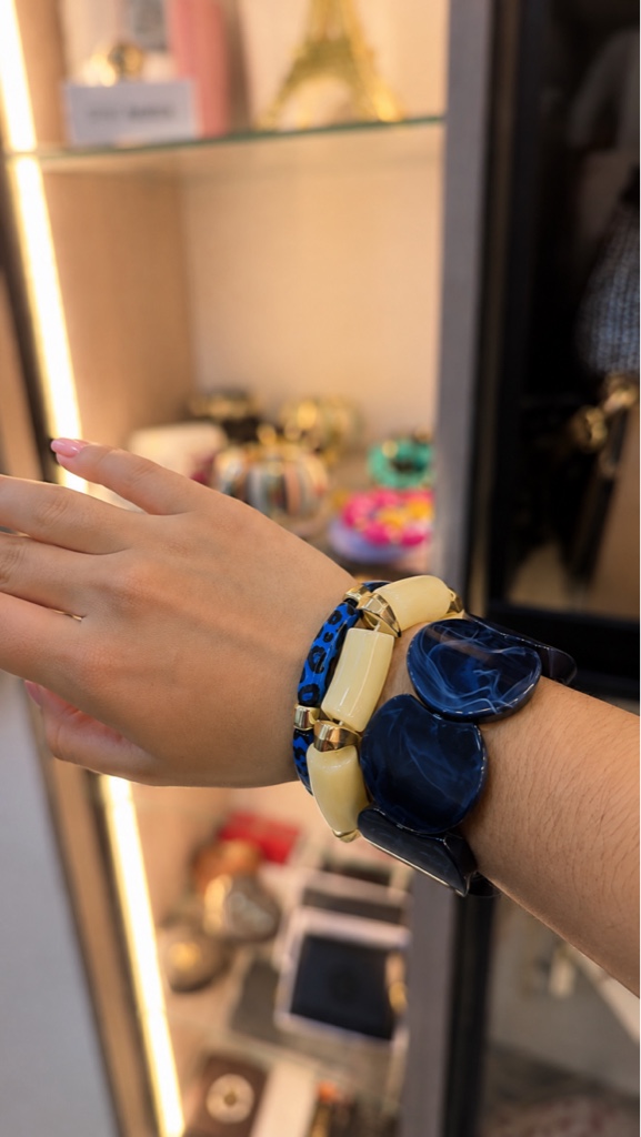Pulsera azul con dije